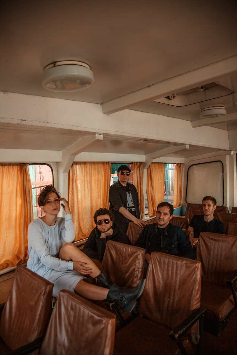 В 2010 году их песня «Нулевой километр» заняла первое место в программе «Чартова дюжина» «Нашего Радио», а в этом году они выпустили альбом «без.даты.2019» и уже 1 ноября собираются приехать и сыграть новые песни к нам во Владимир. Речь идет, конечно же, о казанской группе «Мураками»