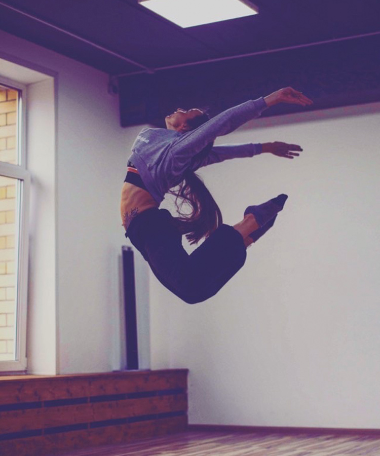 1 января! Пора налить рассол и узнать результаты голосования за «Девушку декабря»