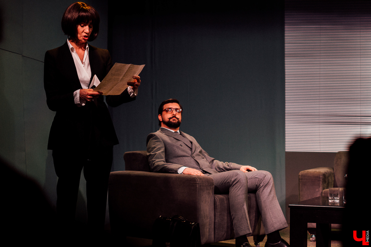 Четыре человека пришли на собеседование и заперты в одной комнате. Остаться должен лишь один. Рассказываем, почему прочтение пьесы Галсерана театром «Фавор» достойно внимания и когда случится следующий показ жизненного триллера