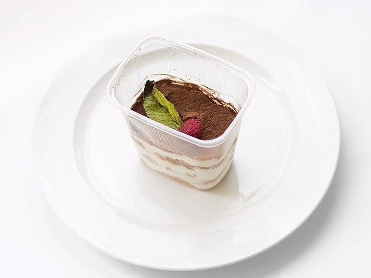 Праздничная ночь позади, а вот длинные новогодние выходные в самом разгаре. И они наверняка не обойдутся без популярного квеста: съесть все, что плохо лежит! Но мы узнали у владимирского фитнес-тренера, что делать, чтобы не набрать лишний вес за это время