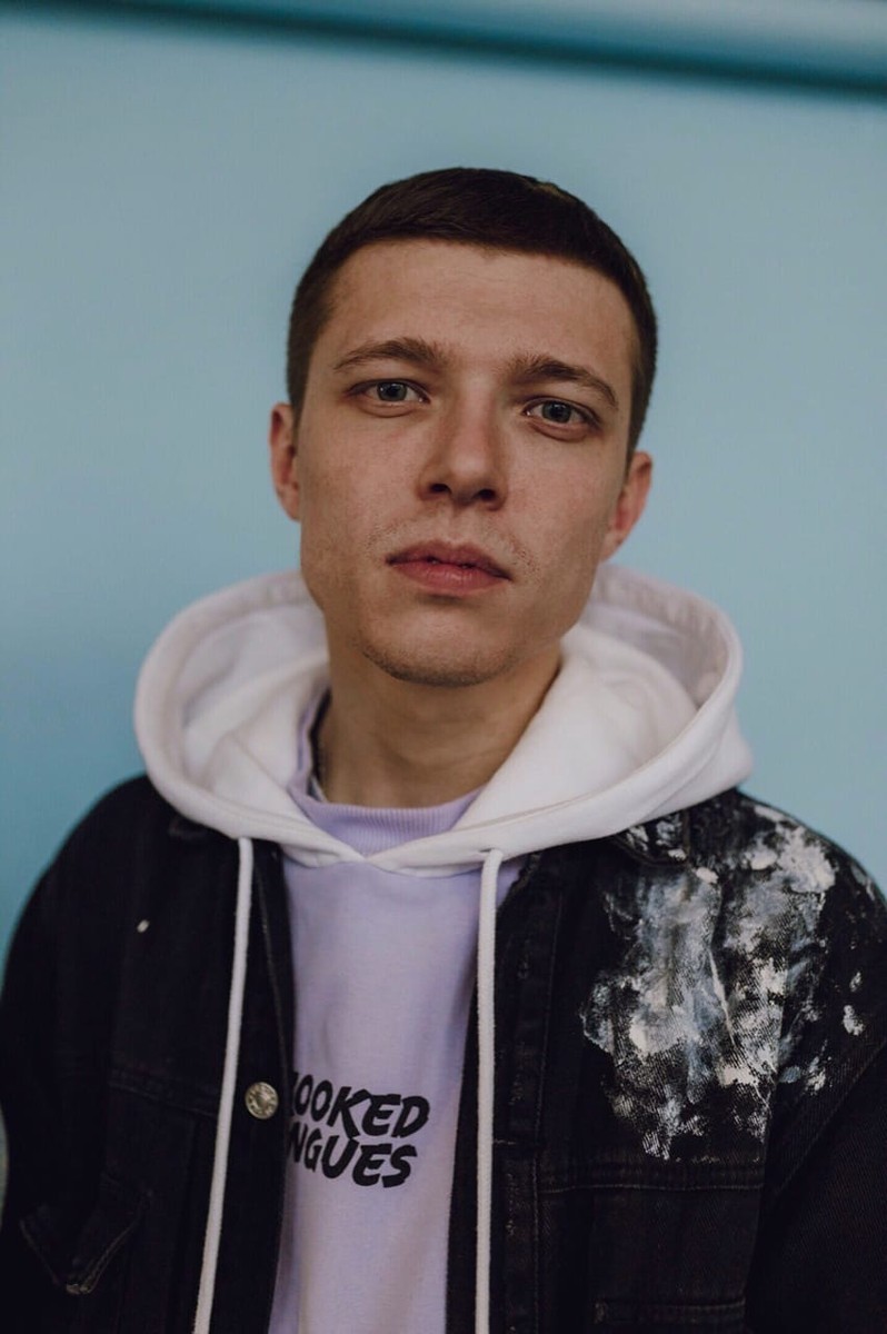 Финалисты крупнейшего российского рэп-фестиваля “Маятник Фуко” рассказывают, чем живут и о чем пишут. О новых веяниях владимирского рэпа и новом альбоме BLESSWOOD читайте в материале