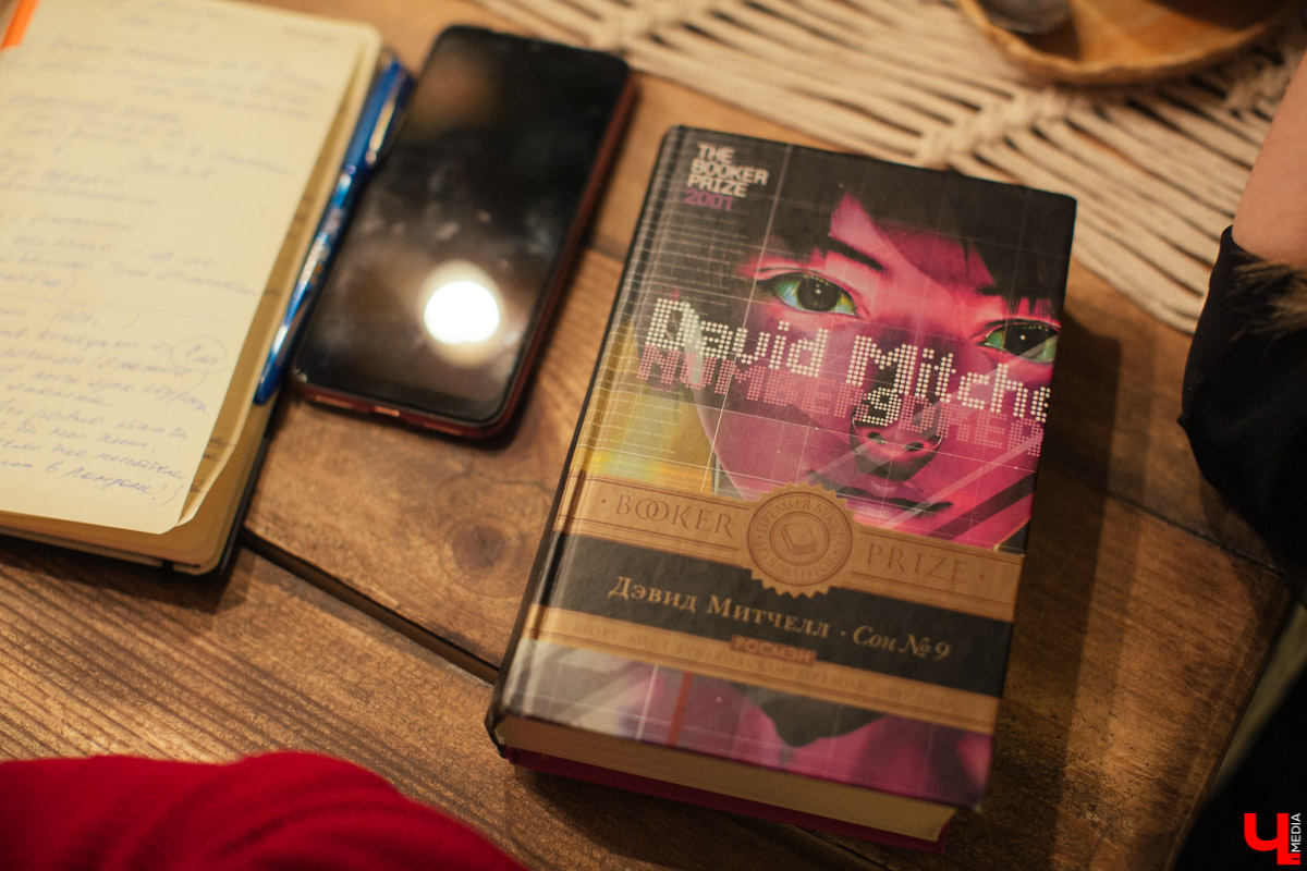 Литературный блогер Агата Варламова объединила вокруг себя почитателей книг. Они регулярно собираются в кофейнях и обсуждают прочитанное