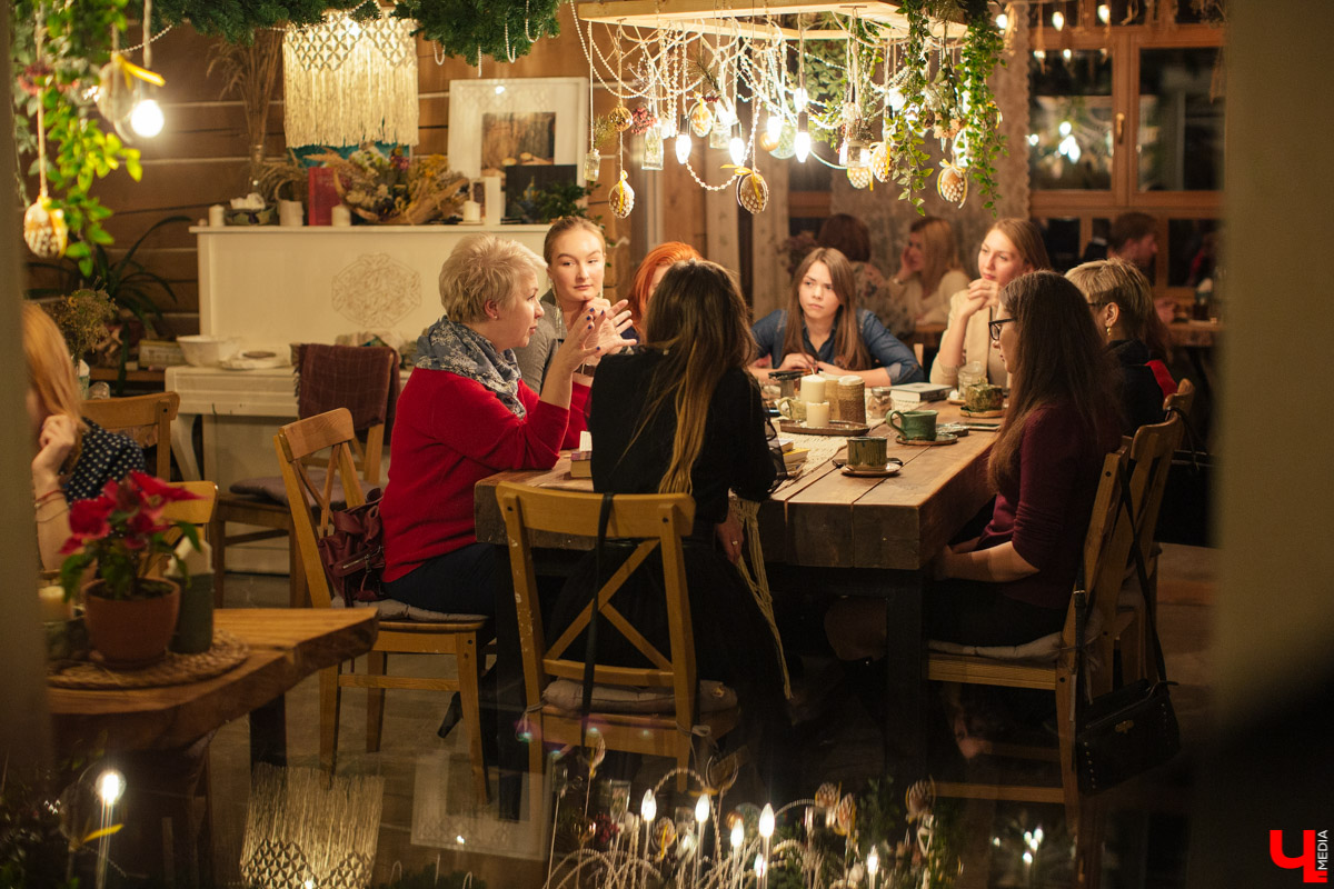 Литературный блогер Агата Варламова объединила вокруг себя почитателей книг. Они регулярно собираются в кофейнях и обсуждают прочитанное