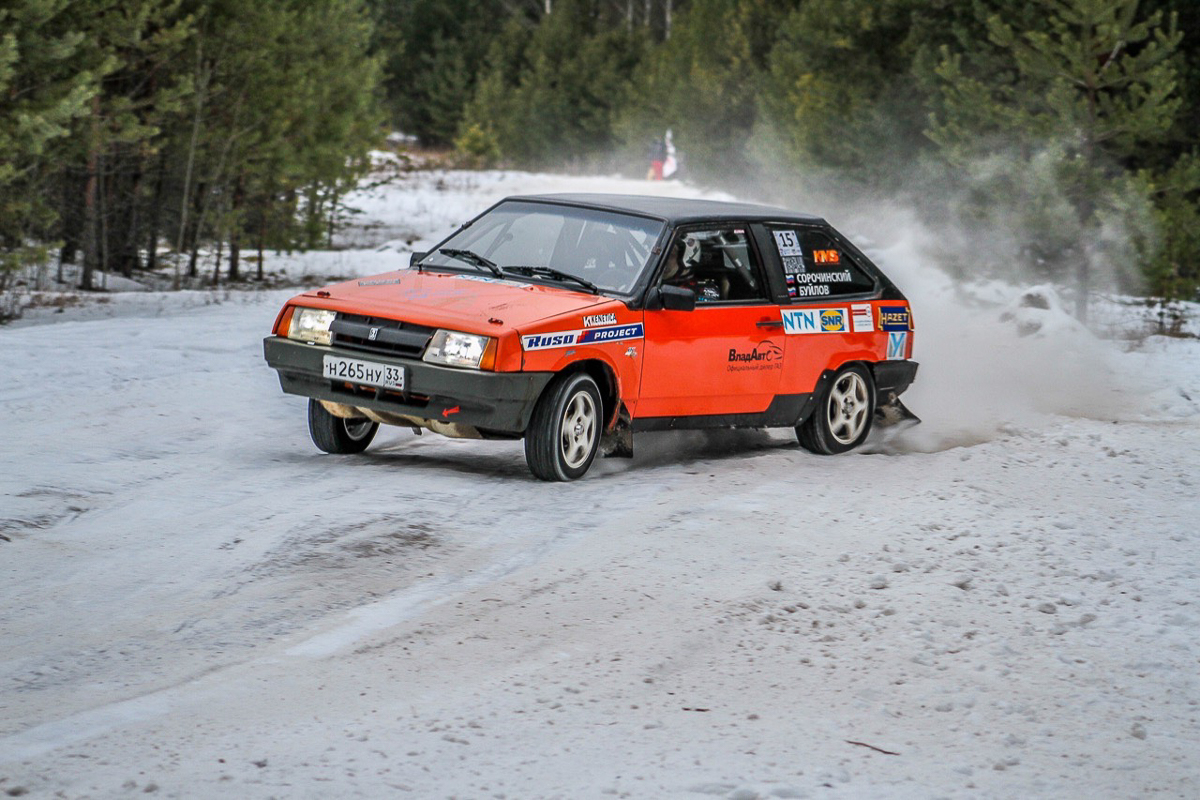 Пока домоседы праздновали Рождество в кругу семьи, владимирские гонщики рассекали по снегу и льду. Рассказываем о красивом возвращении «Другой скорости», гонках на воде и пользе «опасного» вождения