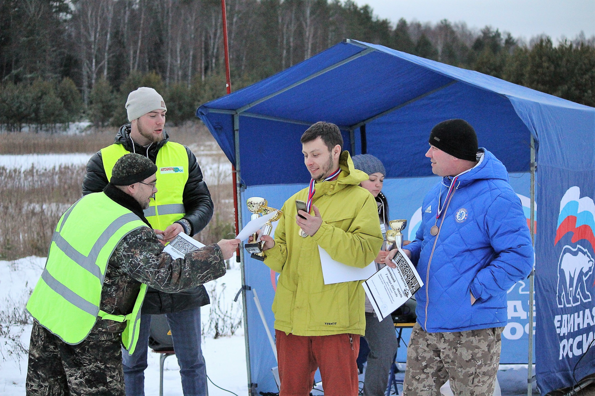 Пока домоседы праздновали Рождество в кругу семьи, владимирские гонщики рассекали по снегу и льду. Рассказываем о красивом возвращении «Другой скорости», гонках на воде и пользе «опасного» вождения