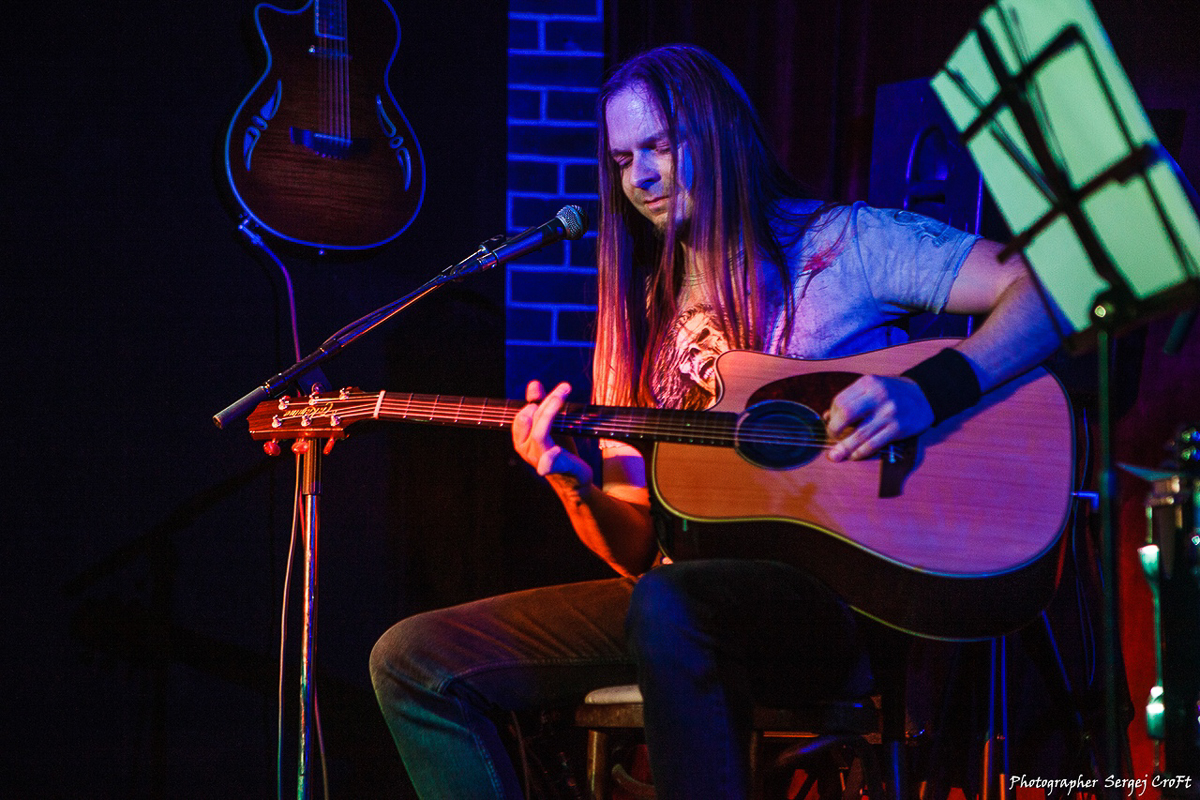 25 января Михаил Бугаев вместе с нынешним солистом «Гран-КуражЪ» Петром Елфимовым приезжают к нам во Владимир с концертом. Самые топовые хиты группы в акустической обработке прозвучат на сцене творческой лаборатории «Другой Бар»