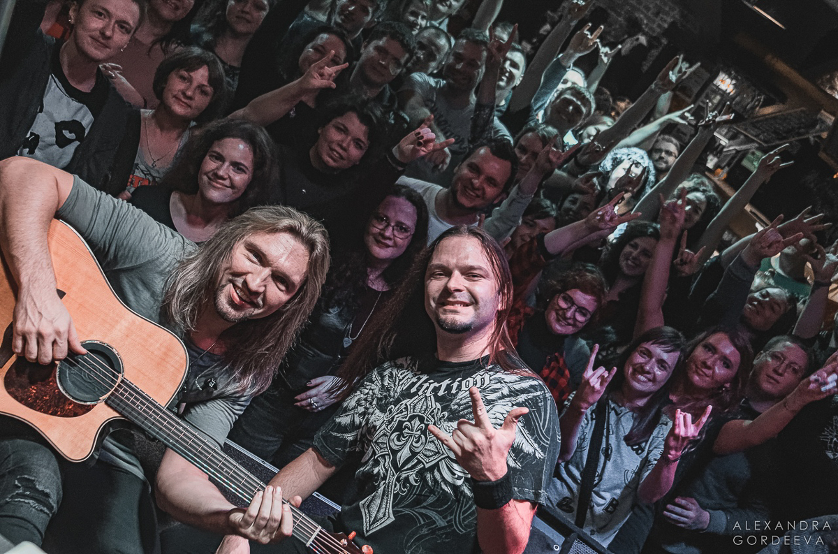 25 января Михаил Бугаев вместе с нынешним солистом «Гран-КуражЪ» Петром Елфимовым приезжают к нам во Владимир с концертом. Самые топовые хиты группы в акустической обработке прозвучат на сцене творческой лаборатории «Другой Бар»