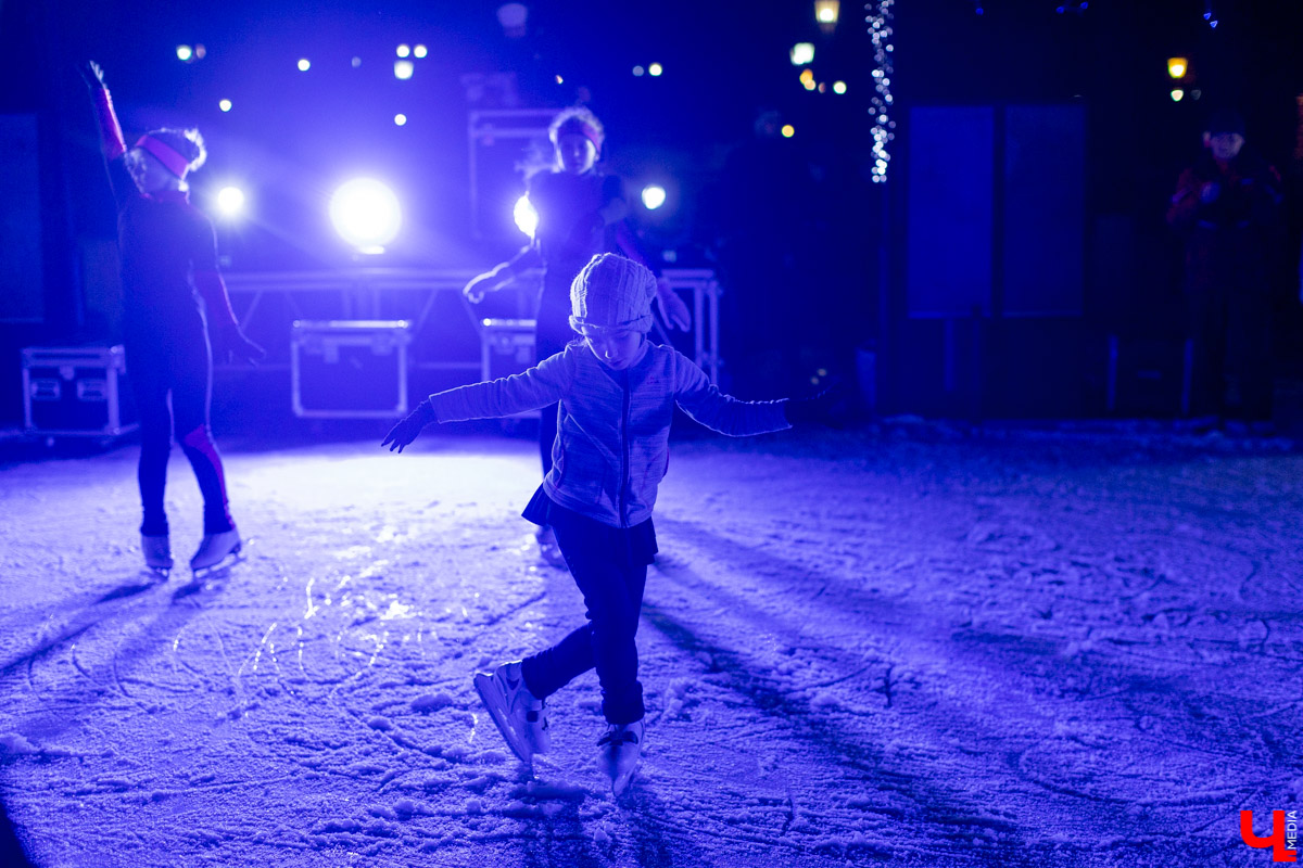 Любители активного отдыха, внимание! Пока погода позволяет, хватайте коньки и наслаждайтесь красотами Владимира на центральном катке города