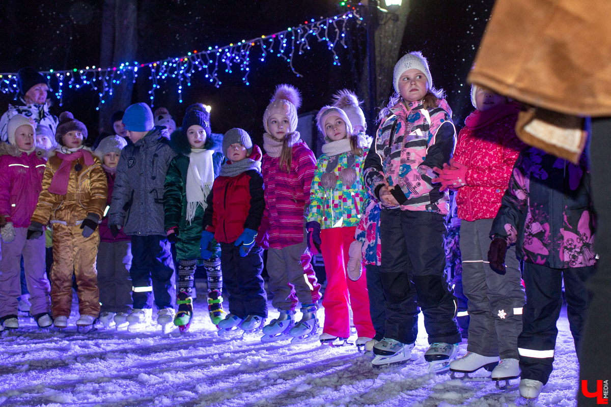 Любители активного отдыха, внимание! Пока погода позволяет, хватайте коньки и наслаждайтесь красотами Владимира на центральном катке города