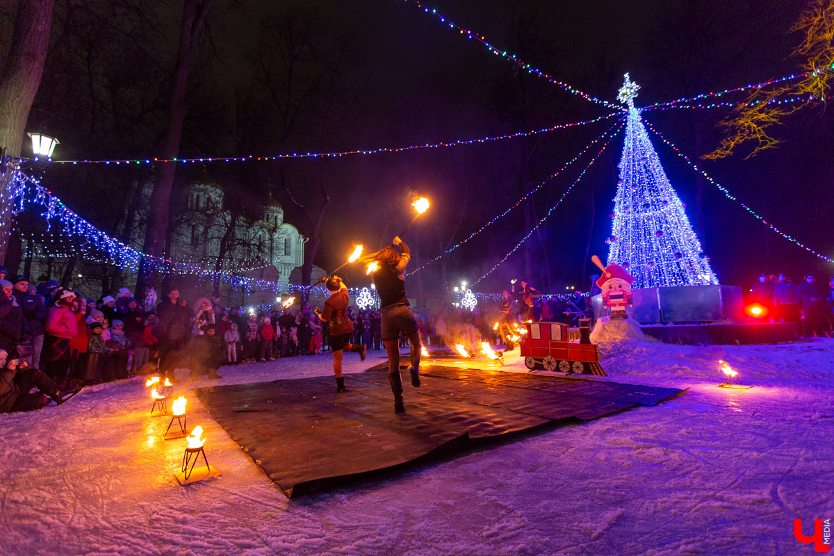Любители активного отдыха, внимание! Пока погода позволяет, хватайте коньки и наслаждайтесь красотами Владимира на центральном катке города