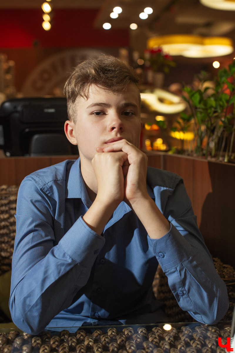 У маленького Сани сани едут сами, а вот у Артема Макеева сани модифицируются. Рассказываем о владимирском восьмикласснике, который в тандеме с научным руководителем создал целых три варианта “зимней ватрушки” и получил на них патент