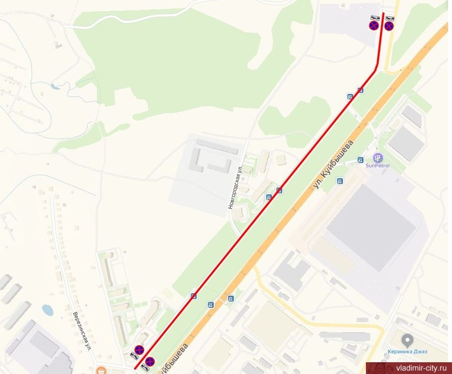 Три важные «дорожные» новости. На двух участках уличной дорожной сети запретили парковку, а на Пекинке продолжается монтаж надземных пешеходных переходов