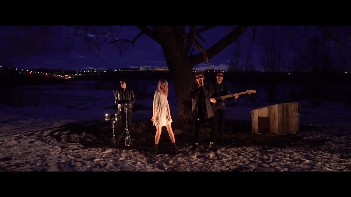 Музыканты «MORE» слов на ветер не бросают: обещали релиз — вот вам, пожалуйста! Готовьтесь напевать новую снежную песню о теплом чувстве