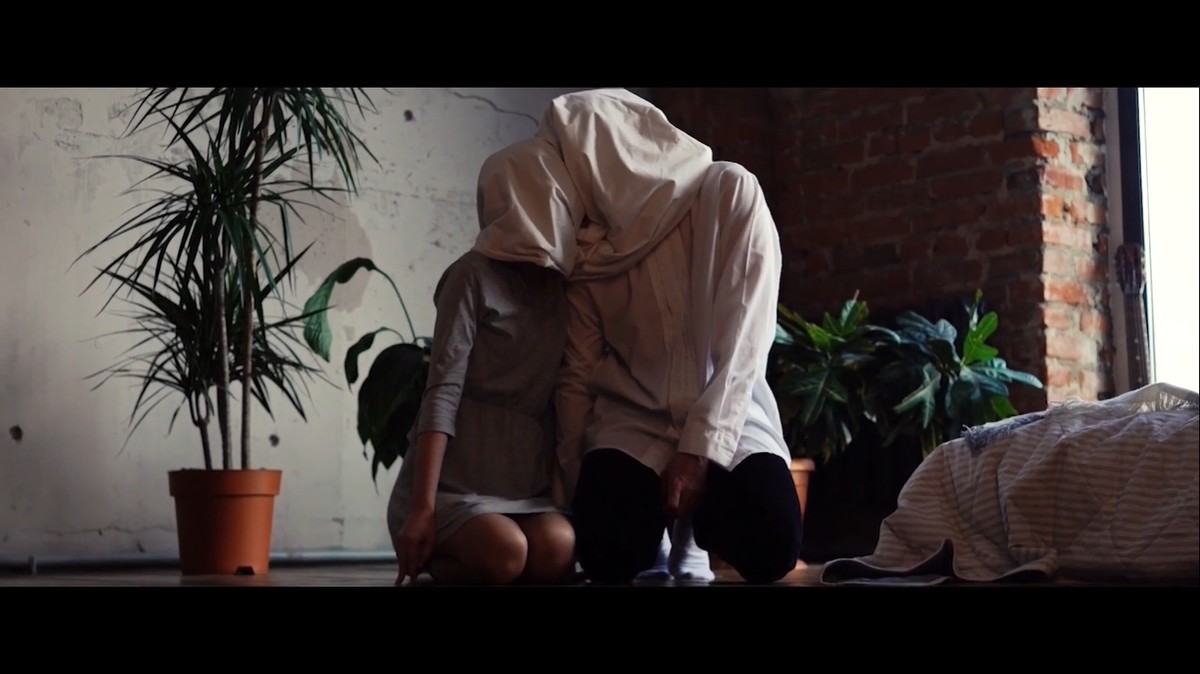 Музыканты «MORE» слов на ветер не бросают: обещали релиз — вот вам, пожалуйста! Готовьтесь напевать новую снежную песню о теплом чувстве