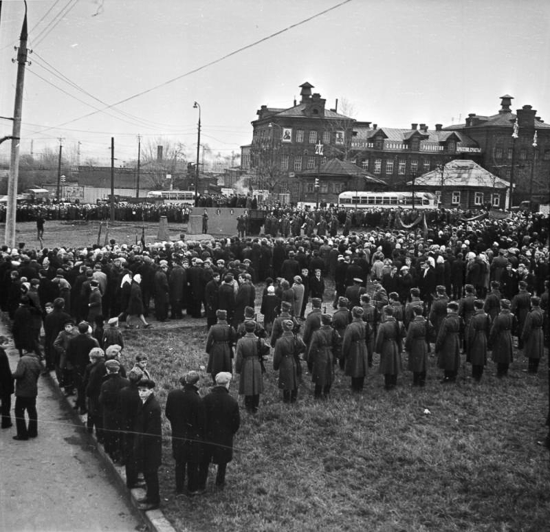 Чем примечательна Большая Нижегородская? Когда появилась эта центральная улица Владимира? И как она выглядела раньше? Небольшой экскурс в историю помог подготовить краевед Александр Пронин