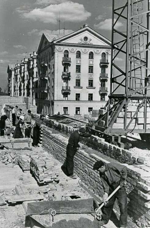 Чем примечательна Большая Нижегородская? Когда появилась эта центральная улица Владимира? И как она выглядела раньше? Небольшой экскурс в историю помог подготовить краевед Александр Пронин