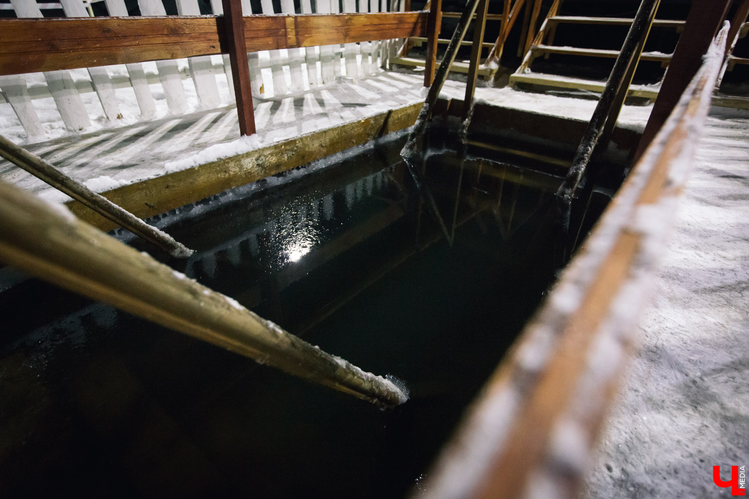 Одно из важнейших для православных событий, Крещение Господне, на носу, а вот традиционными морозами даже не пахнет. Меж тем, это может стать серьезным препятствием для главного обряда праздничной ночи - купания в ледяной воде