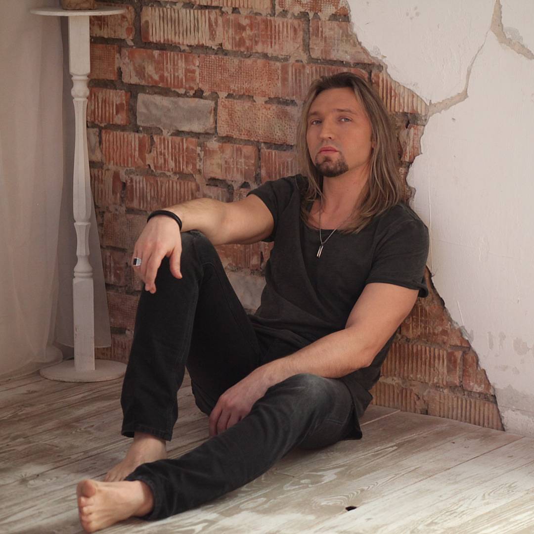 Напомним, 25 января во Владимир с концертом приедут музыканты известной метал-группы «Гран-КуражЪ». Ее гитарист Михаил Бугаев уже поведал нам некоторые подробности, а сегодня предоставляем слово солисту коллектива - Петру Елфимову