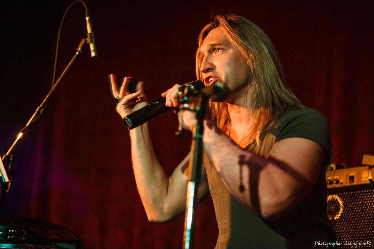 Напомним, 25 января во Владимир с концертом приедут музыканты известной метал-группы «Гран-КуражЪ». Ее гитарист Михаил Бугаев уже поведал нам некоторые подробности, а сегодня предоставляем слово солисту коллектива - Петру Елфимову