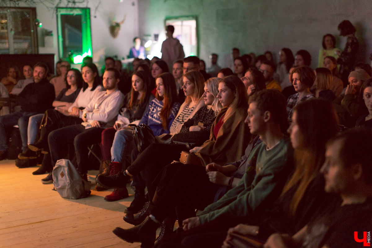 В культурном центре “Стрелецкая 25” показали фильм “33 слова о дизайне”. Ну а после этого была интересная дискуссия о дизайне русском и владимирском в частности