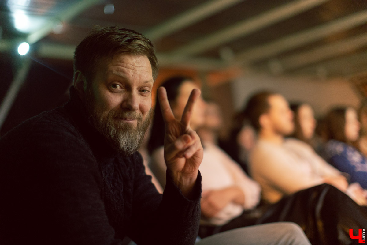 В культурном центре “Стрелецкая 25” показали фильм “33 слова о дизайне”. Ну а после этого была интересная дискуссия о дизайне русском и владимирском в частности