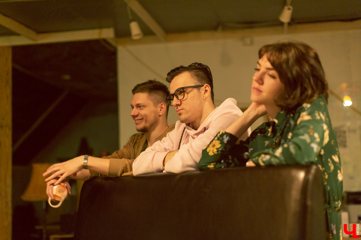 В культурном центре “Стрелецкая 25” показали фильм “33 слова о дизайне”. Ну а после этого была интересная дискуссия о дизайне русском и владимирском в частности