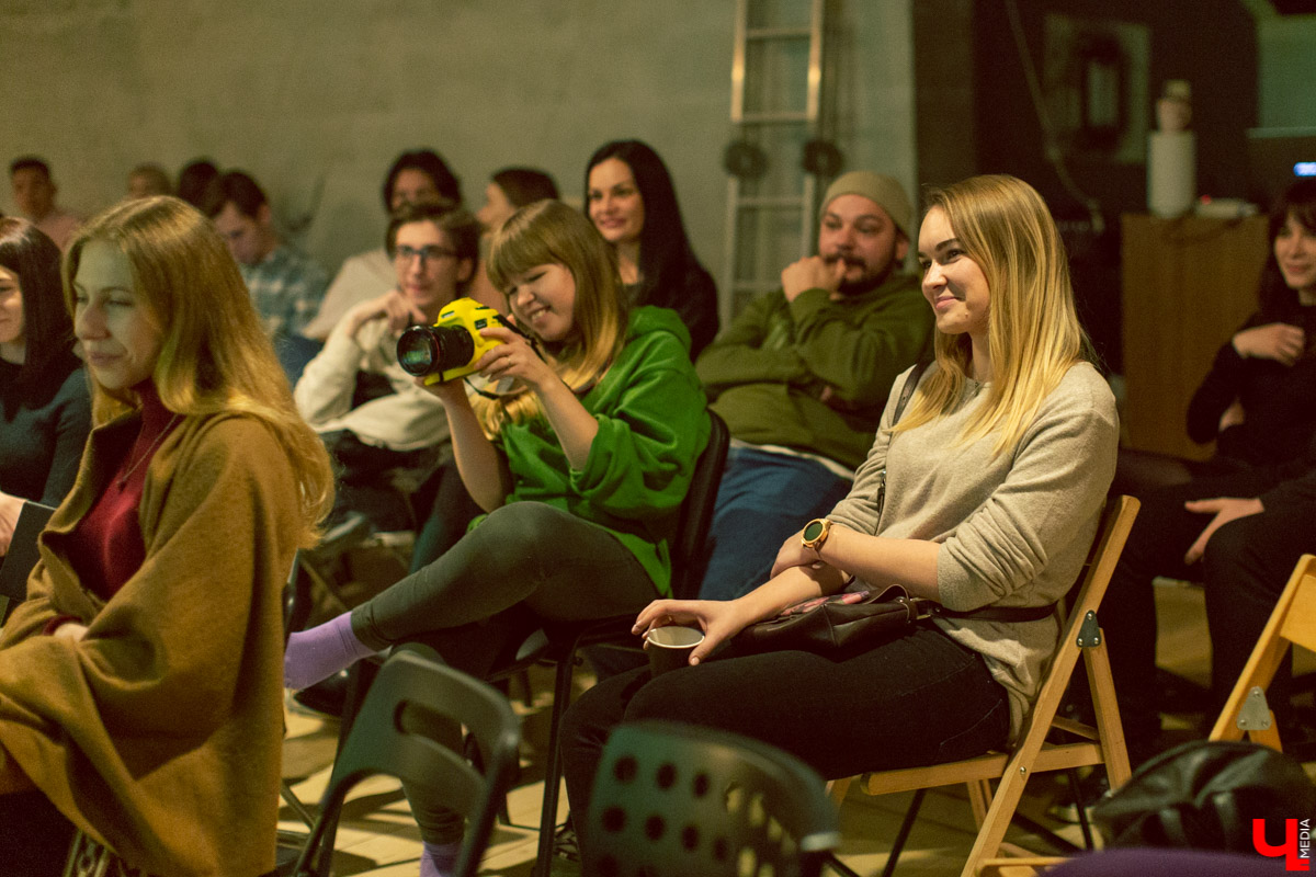 В культурном центре “Стрелецкая 25” показали фильм “33 слова о дизайне”. Ну а после этого была интересная дискуссия о дизайне русском и владимирском в частности