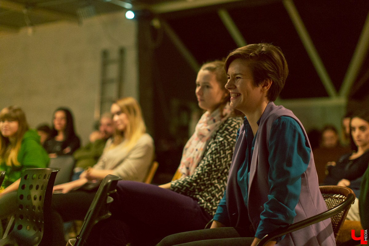 В культурном центре “Стрелецкая 25” показали фильм “33 слова о дизайне”. Ну а после этого была интересная дискуссия о дизайне русском и владимирском в частности