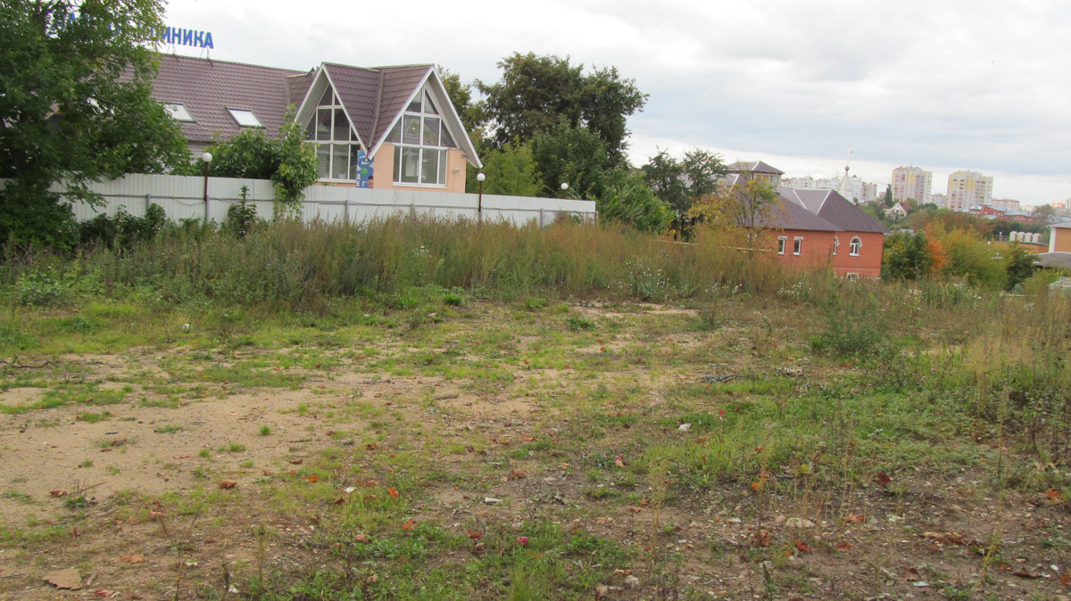 Пустырь на Студеной горе мэрия готова отдать в аренду. На этом месте предлагают построить гостиницу, но у архитекторов другое мнение по данному вопросу