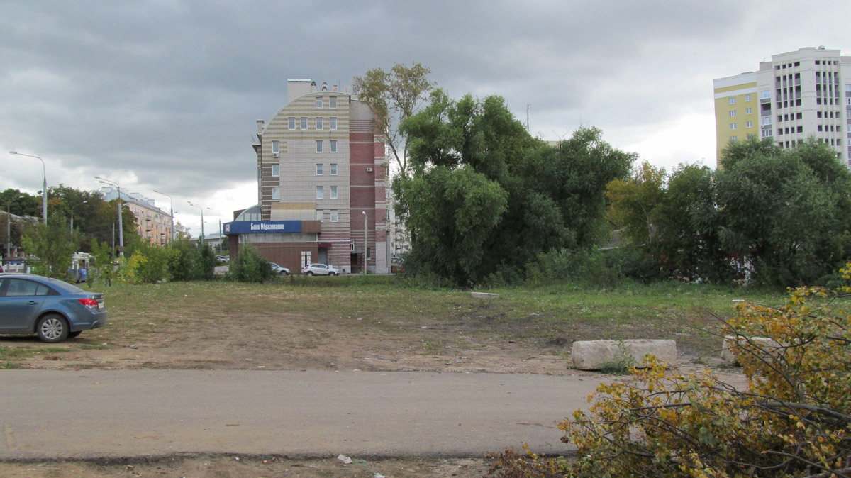 Пустырь на Студеной горе мэрия готова отдать в аренду. На этом месте предлагают построить гостиницу, но у архитекторов другое мнение по данному вопросу