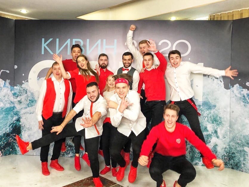 Самые пластичные и прыгучие кавээнщики области устояли в жестком отборе Первой телевизионной лиги и дошли до “боссов” - старшего и младшего Масляковых