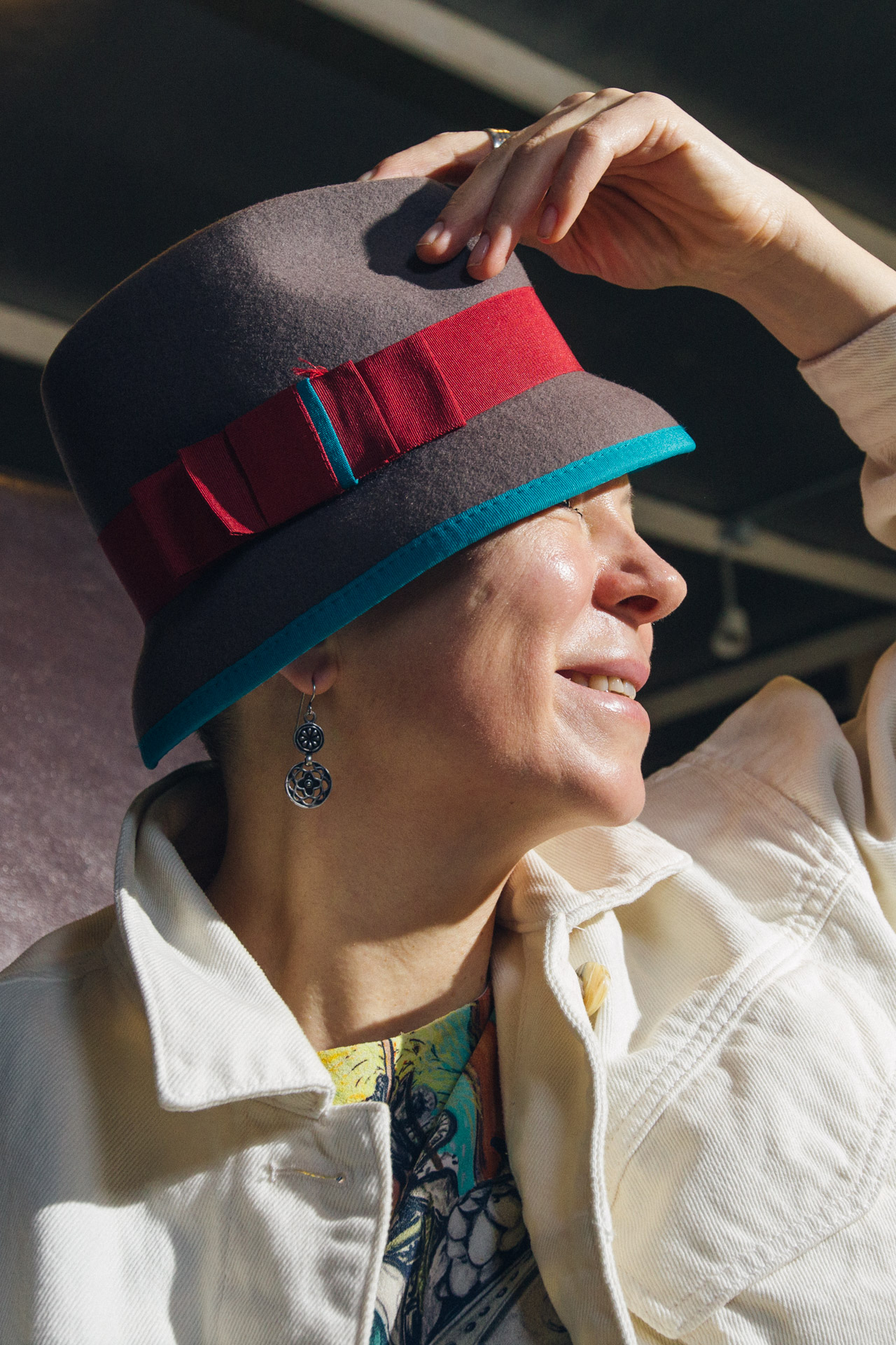 Создатель выставки “OUT.Наружу” Анастасия Вавилова очень любит красиво одеваться, не затрачивая при этом слишком больших денег