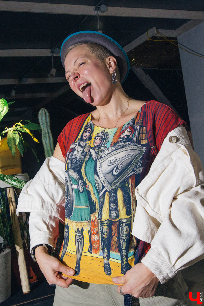 Создатель выставки “OUT.Наружу” Анастасия Вавилова очень любит красиво одеваться, не затрачивая при этом слишком больших денег