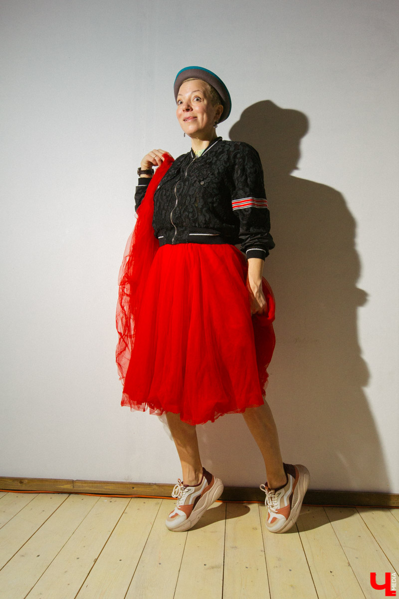 Создатель выставки “OUT.Наружу” Анастасия Вавилова очень любит красиво одеваться, не затрачивая при этом слишком больших денег