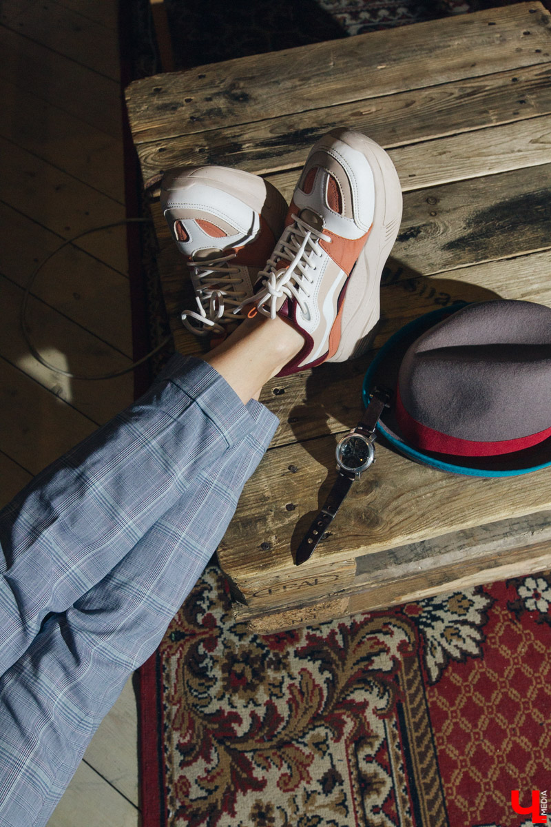 Создатель выставки “OUT.Наружу” Анастасия Вавилова очень любит красиво одеваться, не затрачивая при этом слишком больших денег