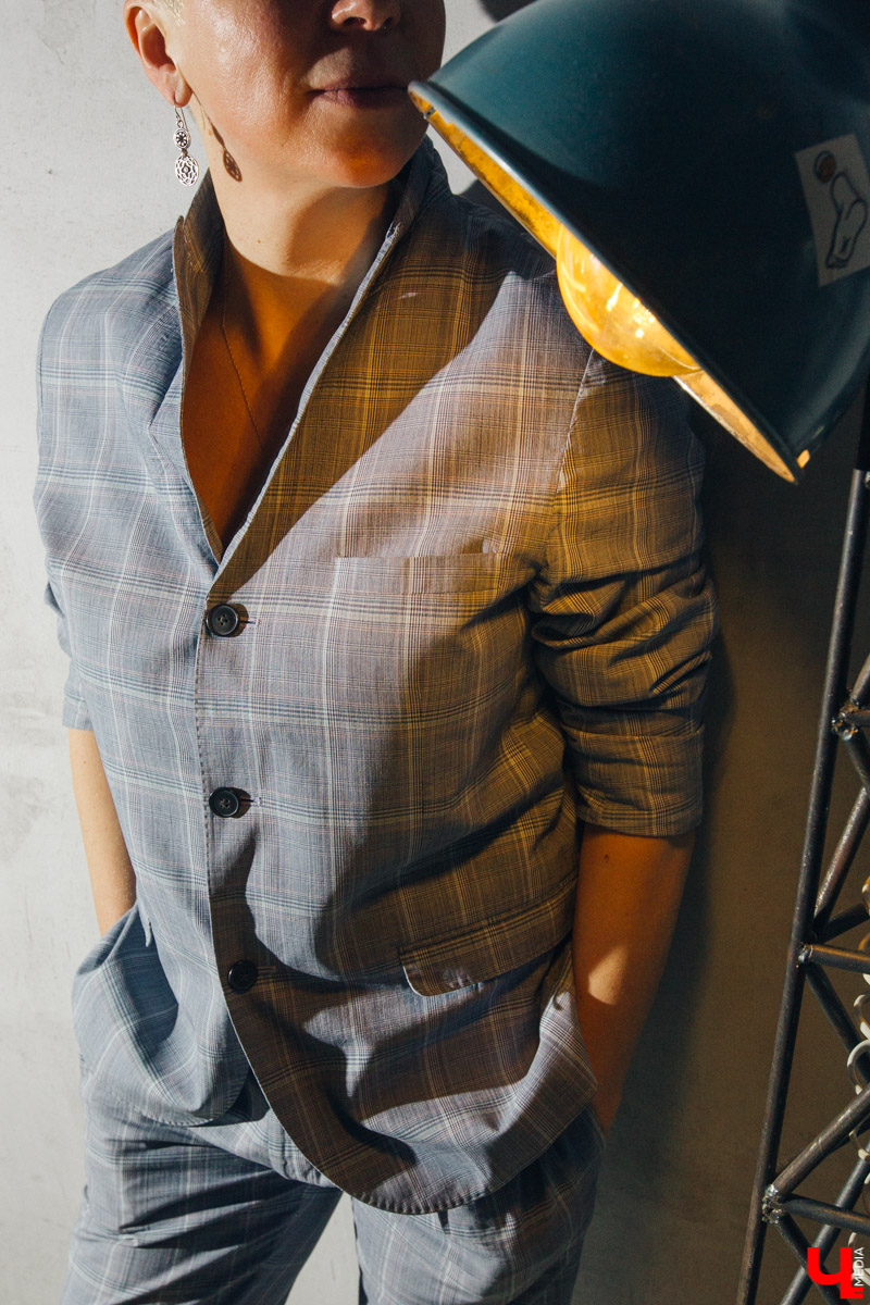 Создатель выставки “OUT.Наружу” Анастасия Вавилова очень любит красиво одеваться, не затрачивая при этом слишком больших денег