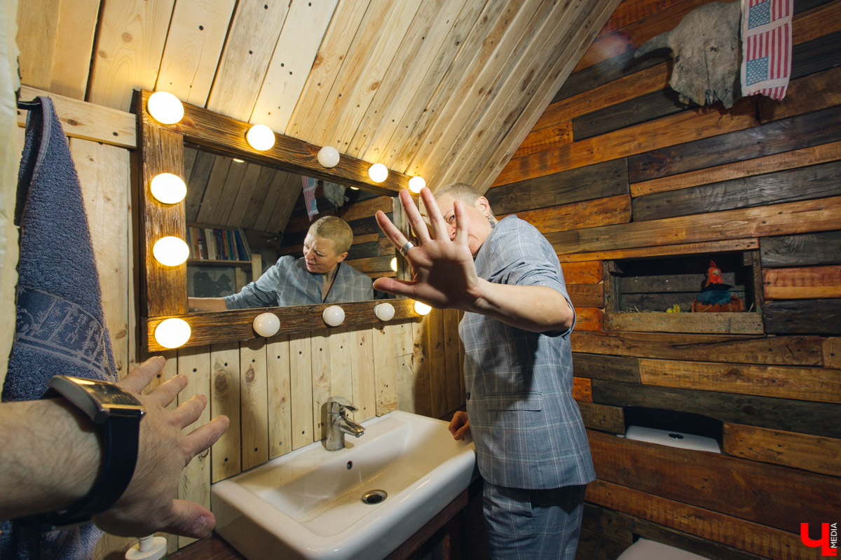 Создатель выставки “OUT.Наружу” Анастасия Вавилова очень любит красиво одеваться, не затрачивая при этом слишком больших денег