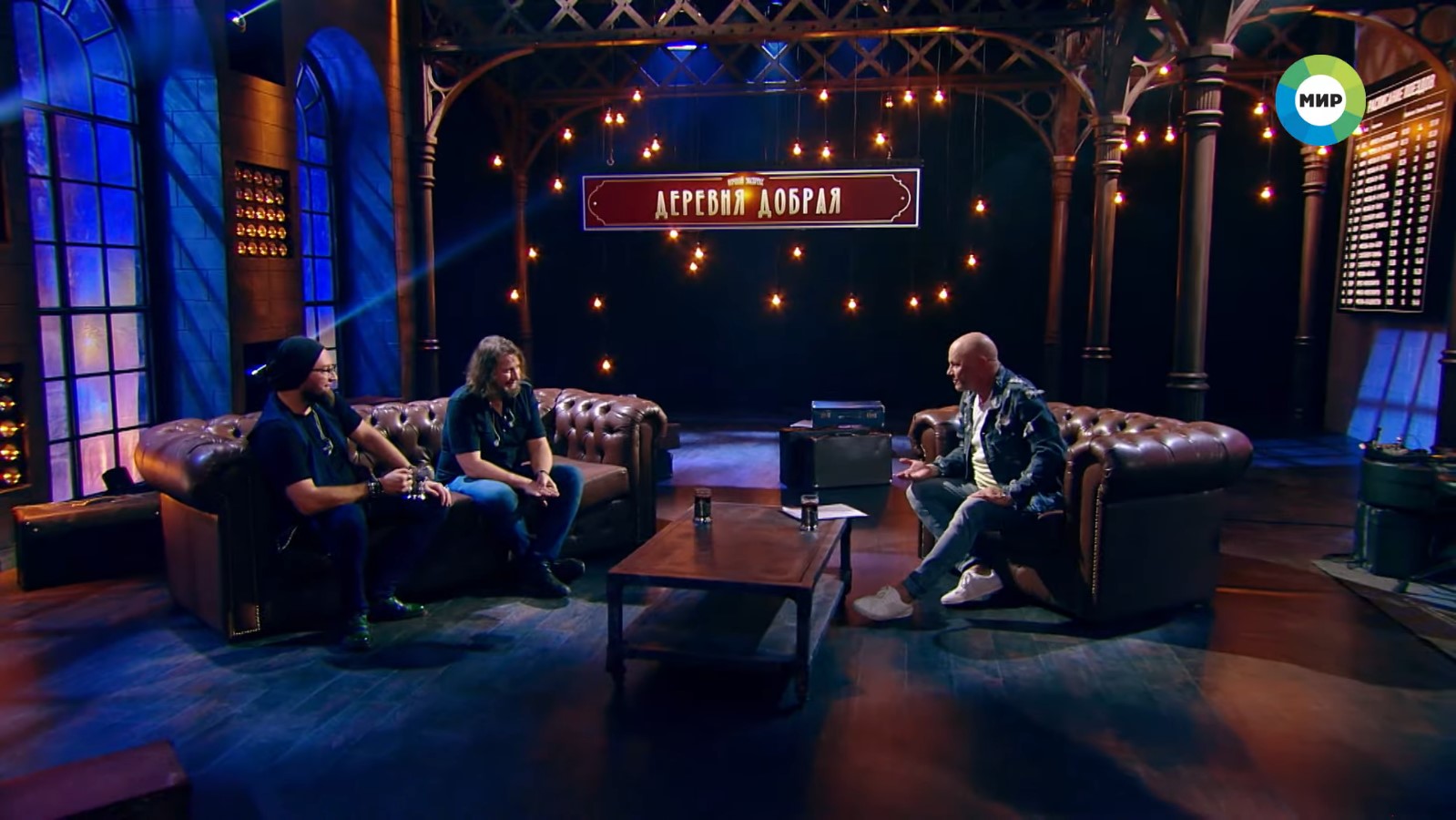 Герои владимирского рока - группа «Рекорд Оркестр» во главе с гитаристом Алексеем Барышевым и вокалистом Тимофеем Копыловым - побывали в гостях у музыканта, актера и шоумена Алексея Кортнева в его программе «Ночной экспресс», которая выходит в эфир на телеканале «Мир ТВ»