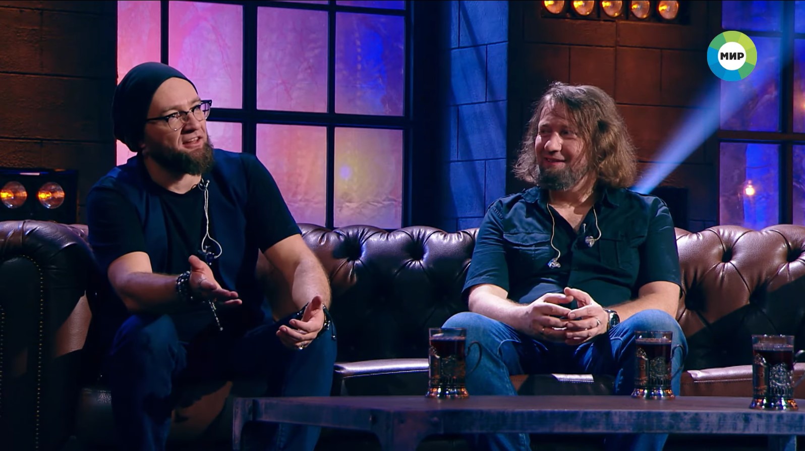 Герои владимирского рока - группа «Рекорд Оркестр» во главе с гитаристом Алексеем Барышевым и вокалистом Тимофеем Копыловым - побывали в гостях у музыканта, актера и шоумена Алексея Кортнева в его программе «Ночной экспресс», которая выходит в эфир на телеканале «Мир ТВ»