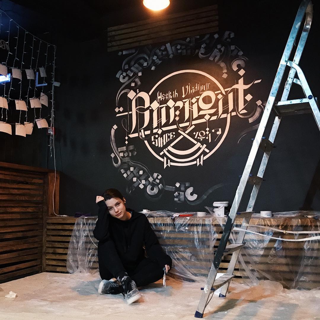 Вы точно видели работы этих прекрасных девушек на татуировках, логотипах и даже стенах заведений. Рассказываем о художницах, которые покорили наш город и готовятся покорять Вселенную