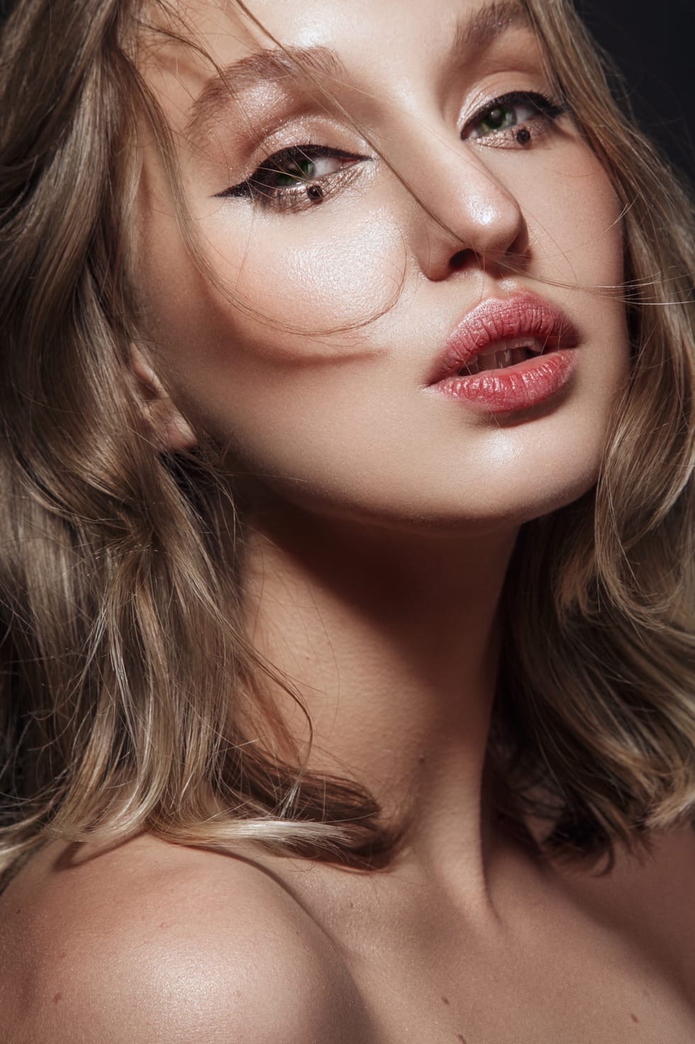 Вы точно видели работы этих прекрасных девушек на татуировках, логотипах и даже стенах заведений. Рассказываем о художницах, которые покорили наш город и готовятся покорять Вселенную