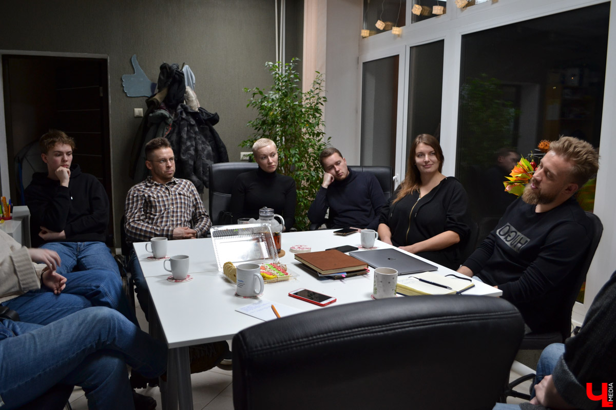 22 января молодые и предприимчивые дизайнеры, художники, видеографы, представители рекламного бизнеса и журналисты собрались вместе, чтобы обсудить создание кода, логотипа и бренда города