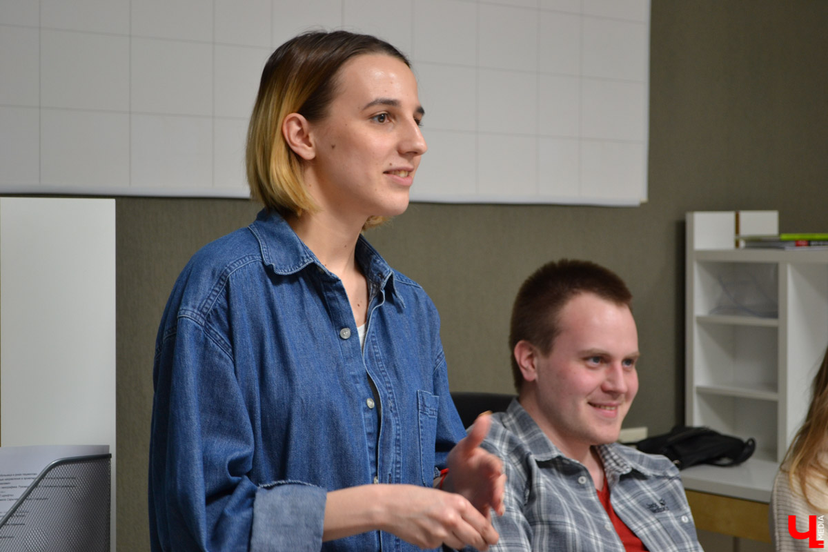 22 января молодые и предприимчивые дизайнеры, художники, видеографы, представители рекламного бизнеса и журналисты собрались вместе, чтобы обсудить создание кода, логотипа и бренда города