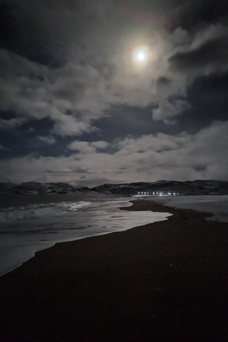 Андрей Дубровский планировал отправиться в семейное путешествие до Териберки, где снимался “Левиафан” Звягинцева. Но жизнь внесла свои коррективы