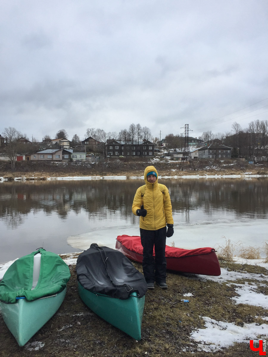 В январе на реку вышли ребята на каяках, разработанных специально для Клязьмы