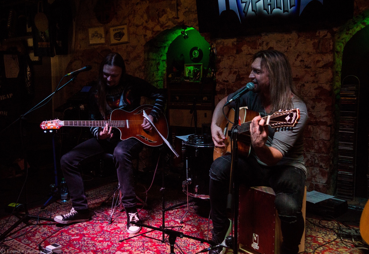 В эту субботу во Владимире с акустическим концертом выступили музыканты группы «Гран-КуражЪ» - гитарист Михаил Бугаев и вокалист Петр Елфимов