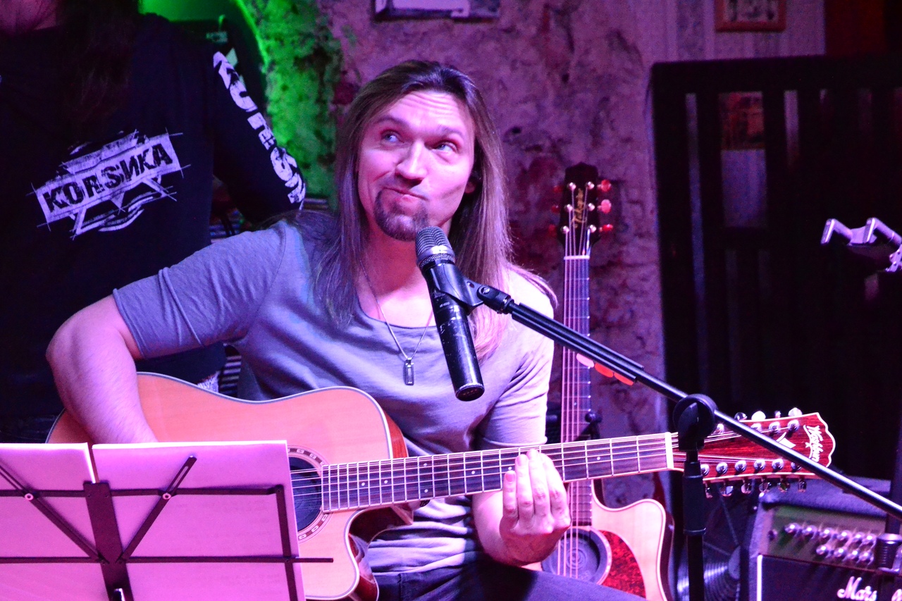 В эту субботу во Владимире с акустическим концертом выступили музыканты группы «Гран-КуражЪ» - гитарист Михаил Бугаев и вокалист Петр Елфимов