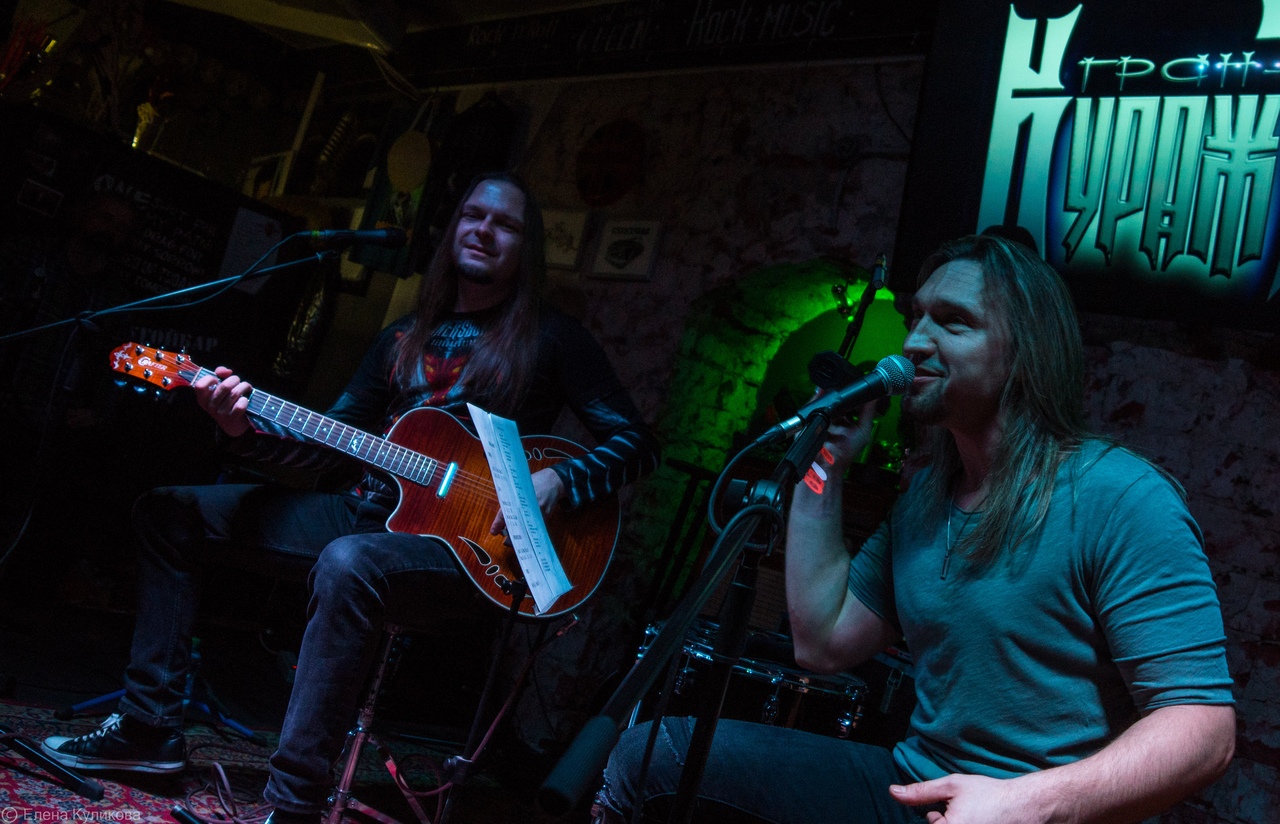 В эту субботу во Владимире с акустическим концертом выступили музыканты группы «Гран-КуражЪ» - гитарист Михаил Бугаев и вокалист Петр Елфимов