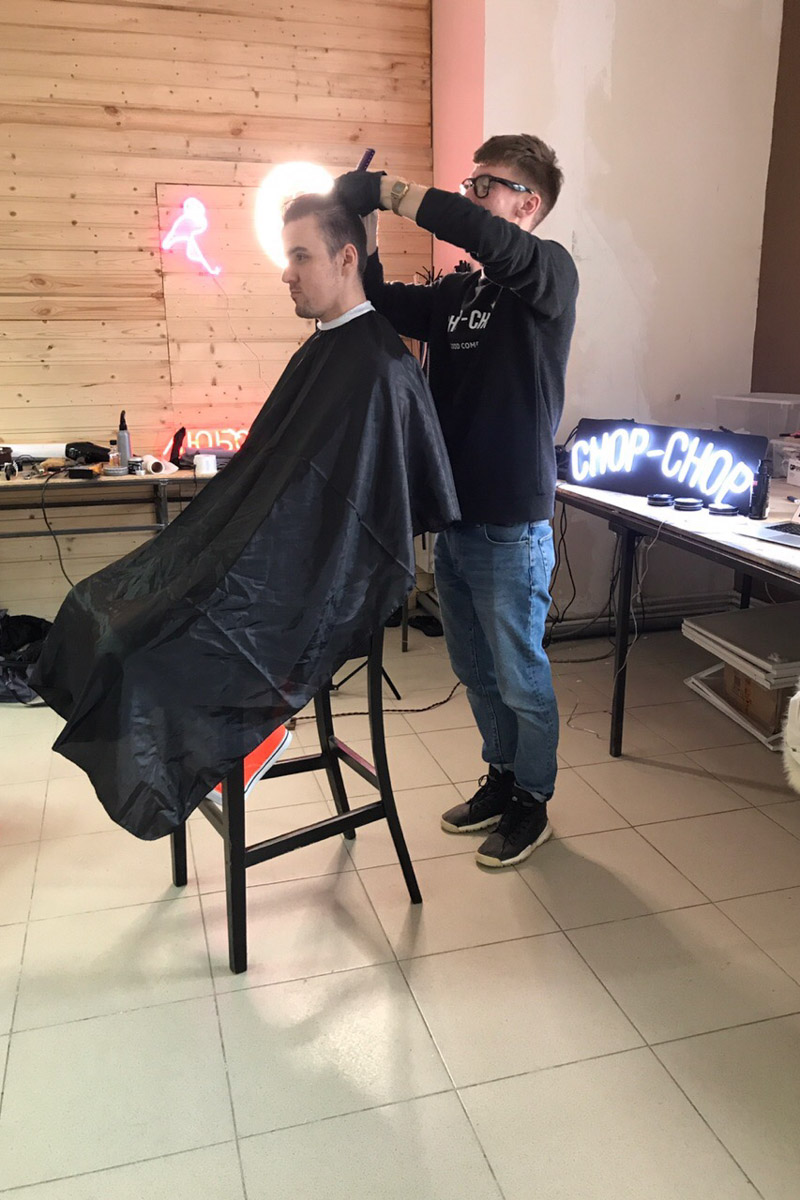 Узнали много интересного о новых гаражных распродажах во Владимире и собрали с помощью стилиста три бюджетных look`а на все случаи жизни