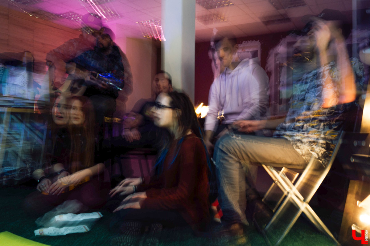 Узнали много интересного о новых гаражных распродажах во Владимире и собрали с помощью стилиста три бюджетных look`а на все случаи жизни